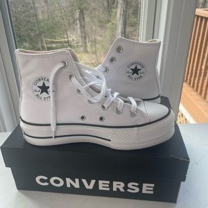 Converse women’s NWT